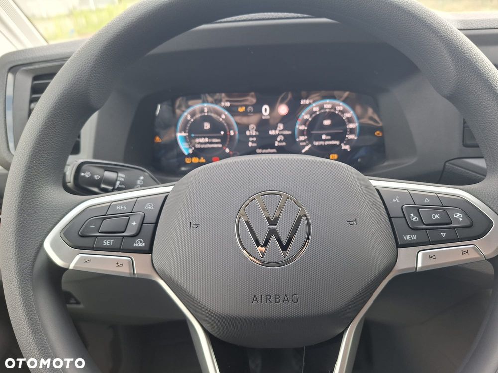 Volkswagen Crafter 35 Furgon z wysokim dachem silnik: 2,0 l EU6 177 KM / skrzynia biegów: manualna 6-biegowa rozstaw osi: 4490 mm - 15