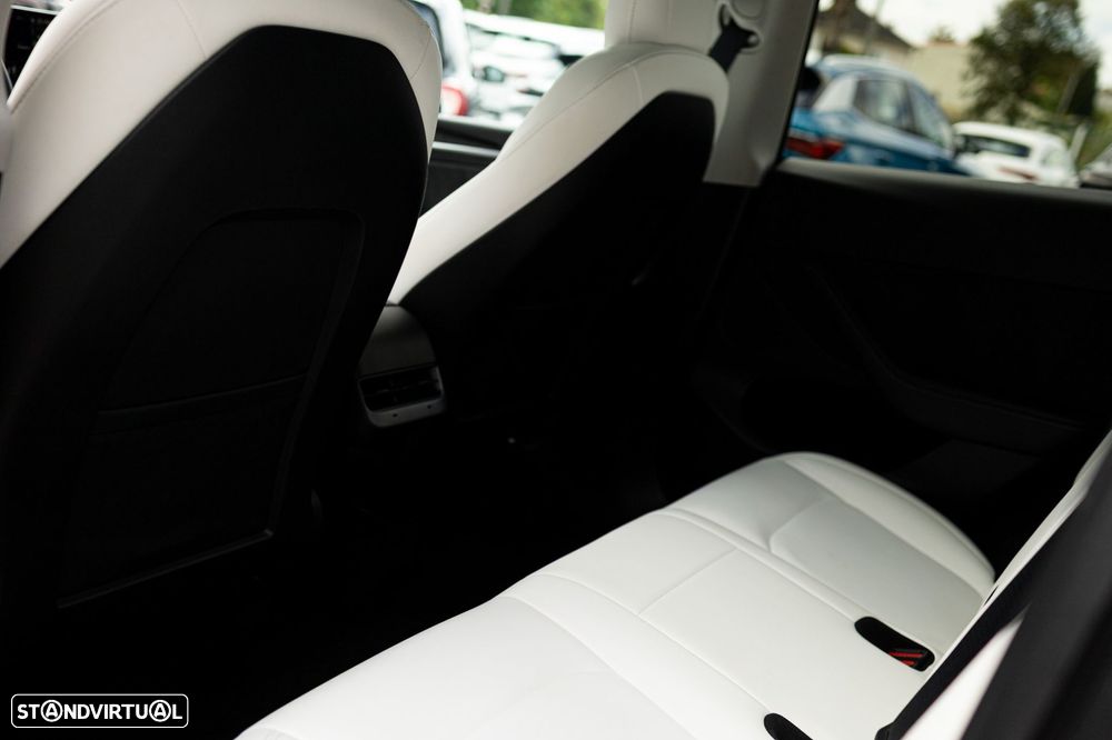 Tesla Model Y Long Range Dual Motor AWD - 29