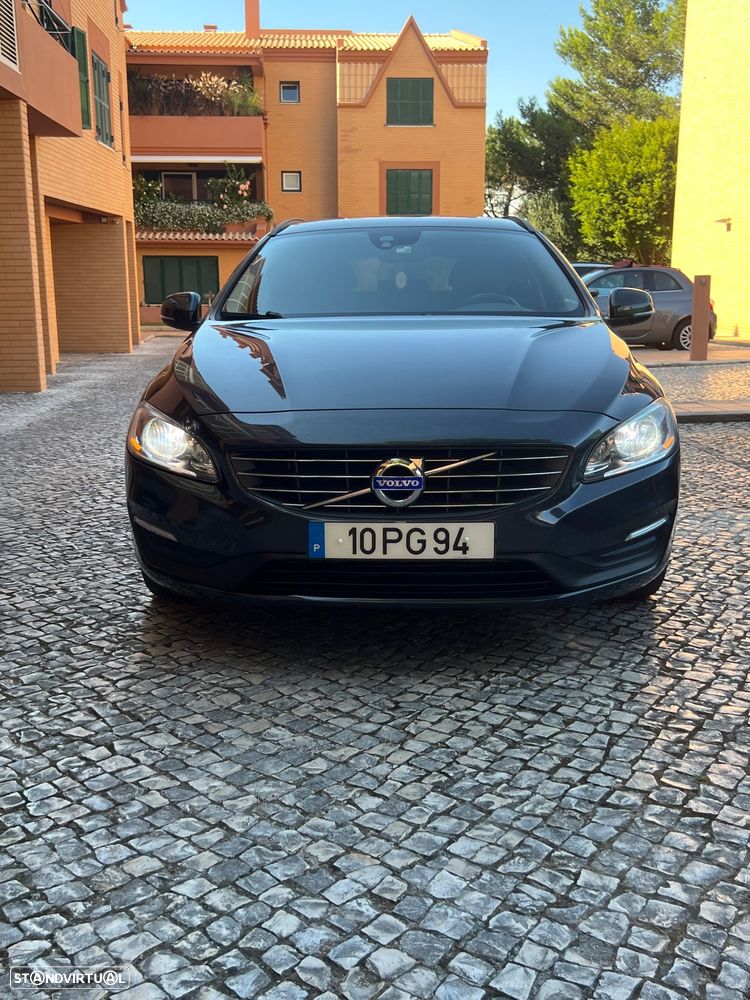 Volvo V60 2.0 D4 Momentum Geartronic - 1