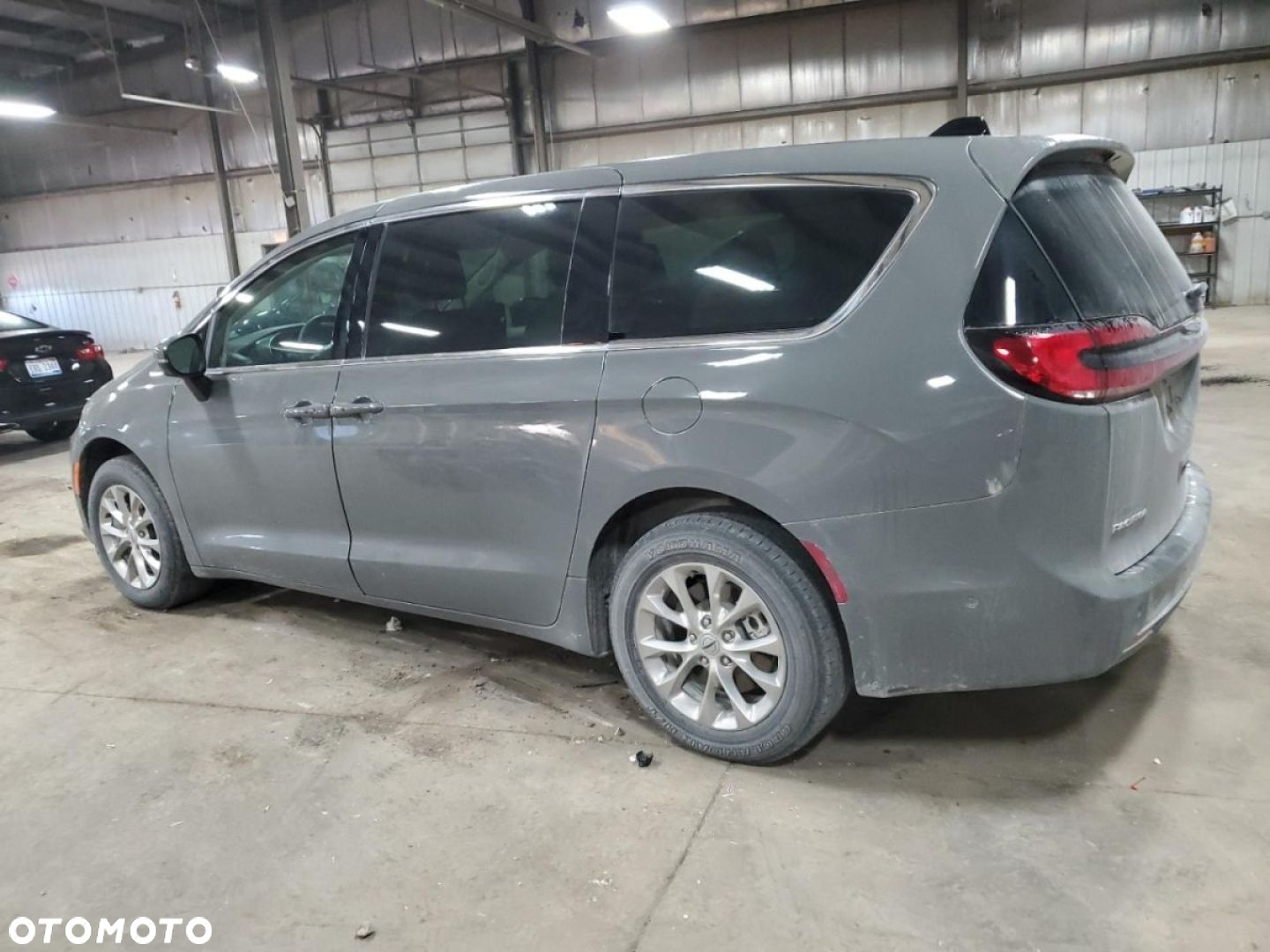 Chrysler Pacifica - 4