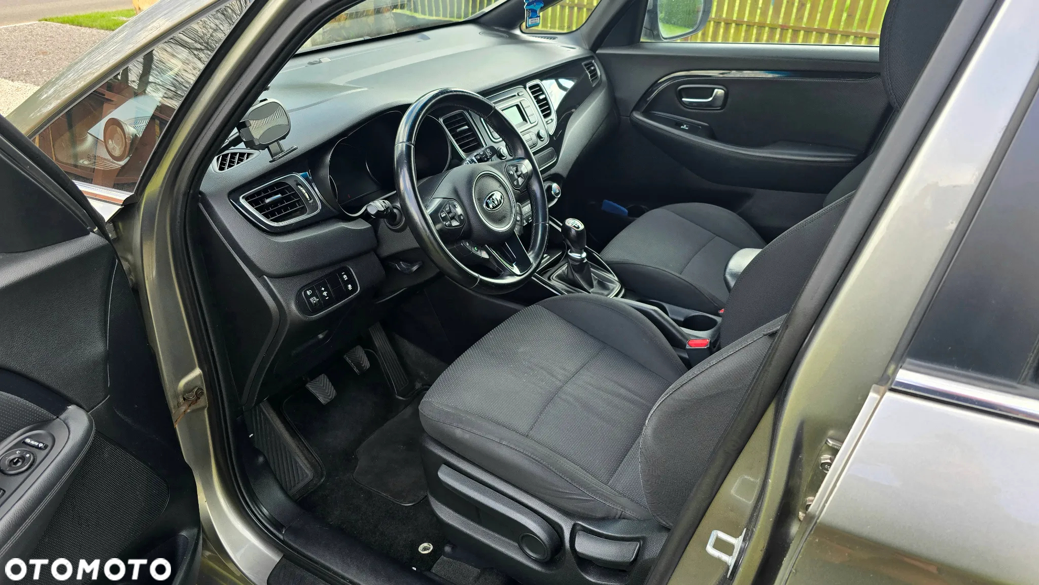 Kia Carens 1.7 CRDi L 7os - 9