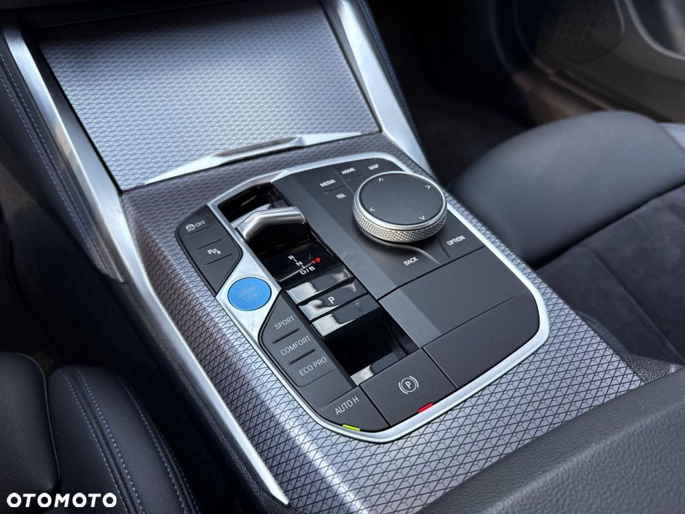 BMW i4 - 16