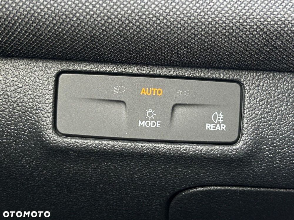 Volkswagen T-Roc 1.5 eTSI Life DSG - 25