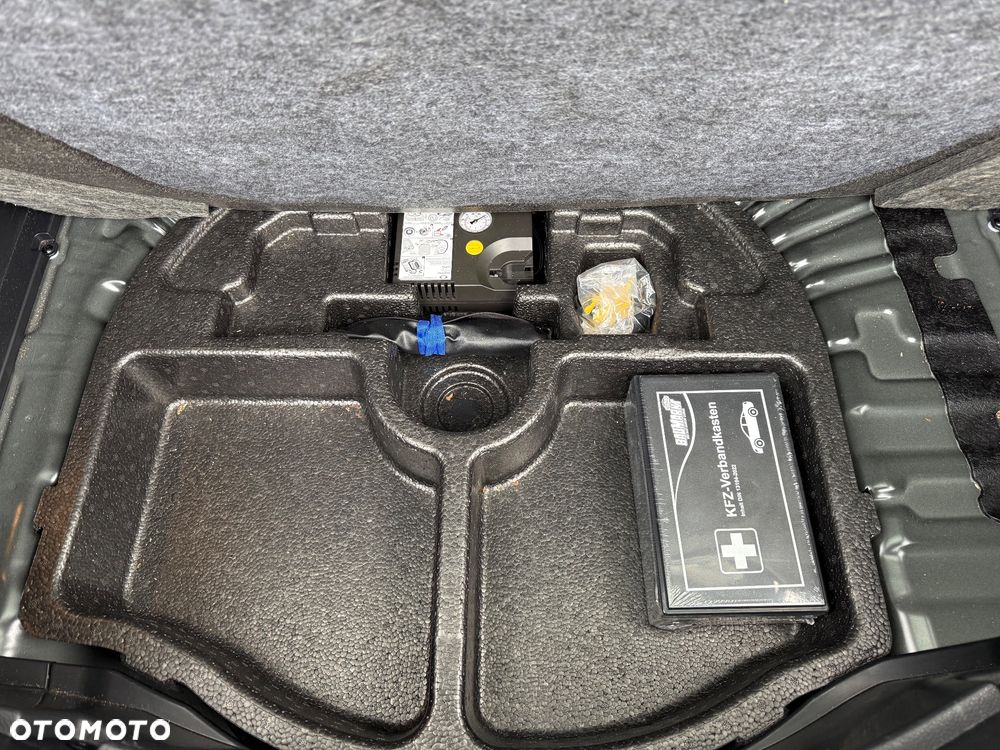 SsangYong/KGM Tivoli e-XGi 160 2WD Black+White - 10
