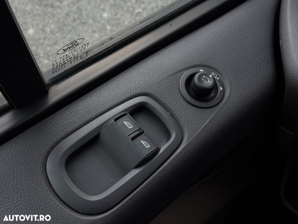 Ford Tourneo Custom - 34