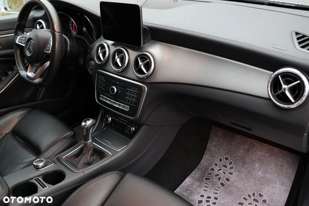 Mercedes-Benz CLA 180 d AMG Line - 19
