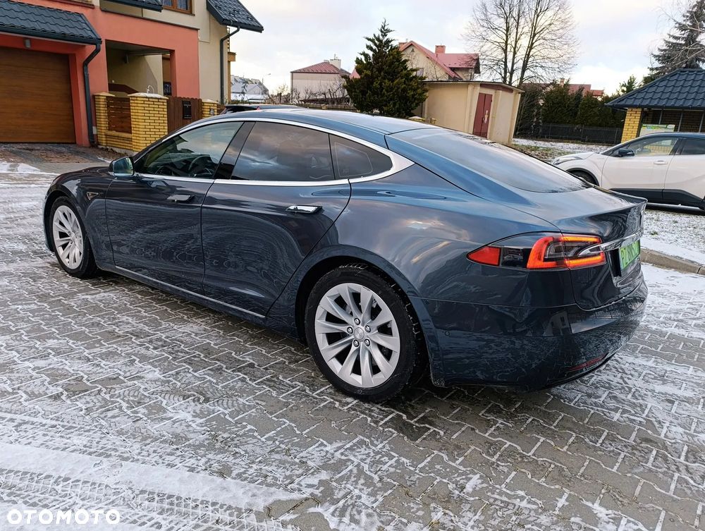 Tesla Model S - 21