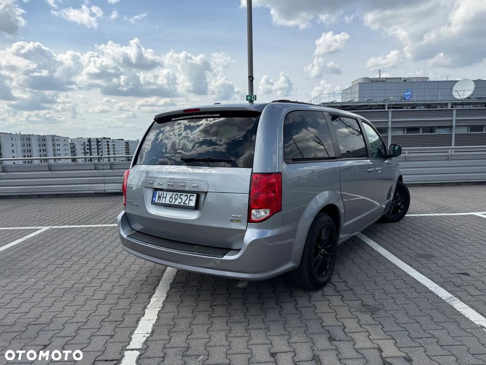 Dodge Grand Caravan - 19