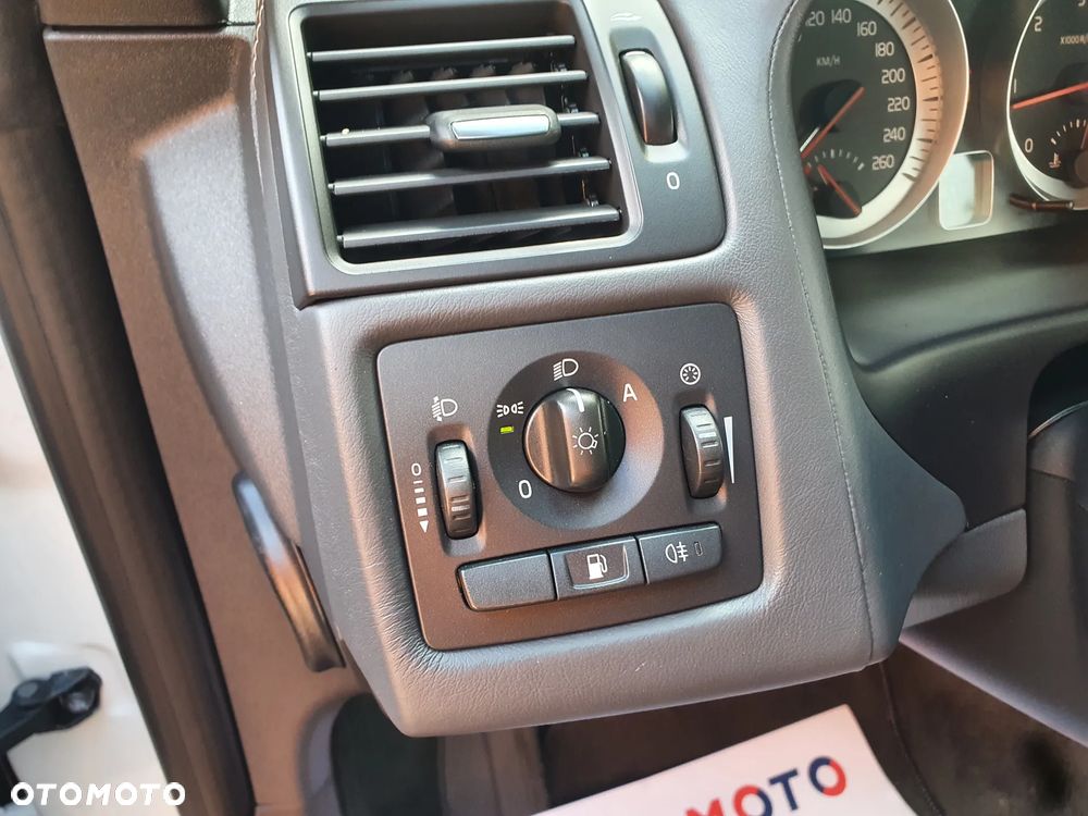 Volvo C70 D3 Momentum - 23