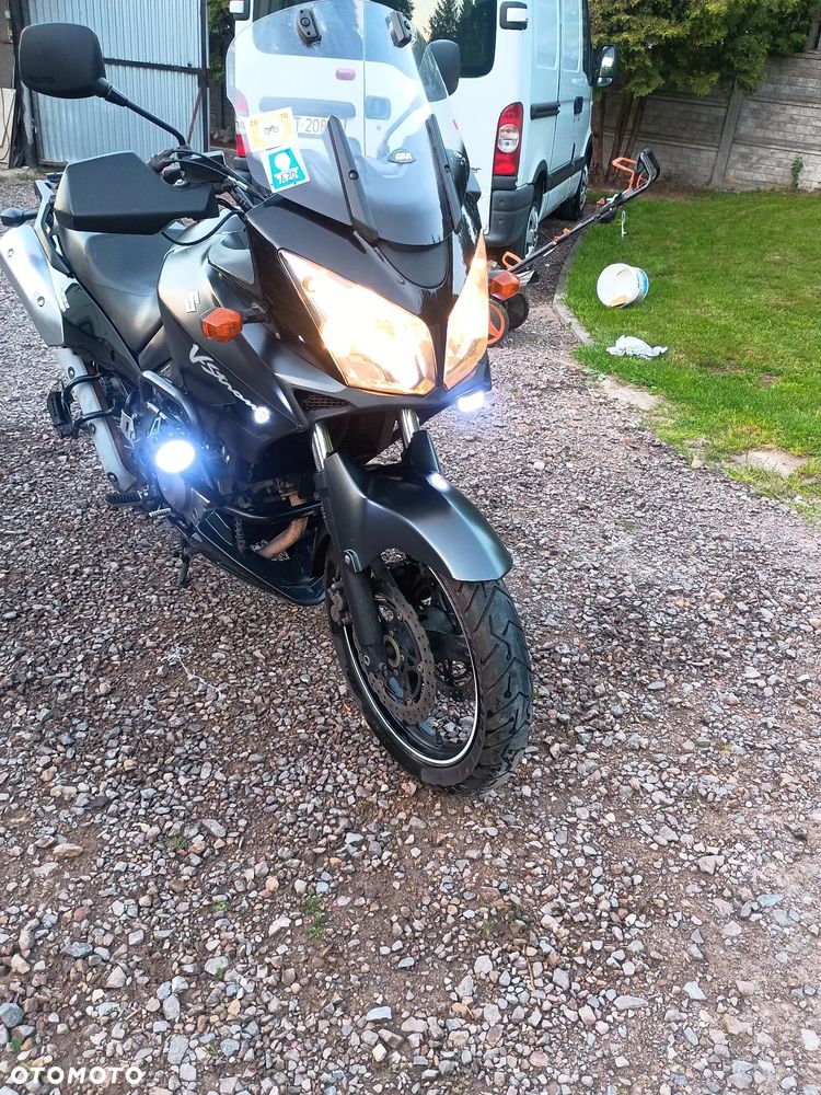 Suzuki V-STROM - 10
