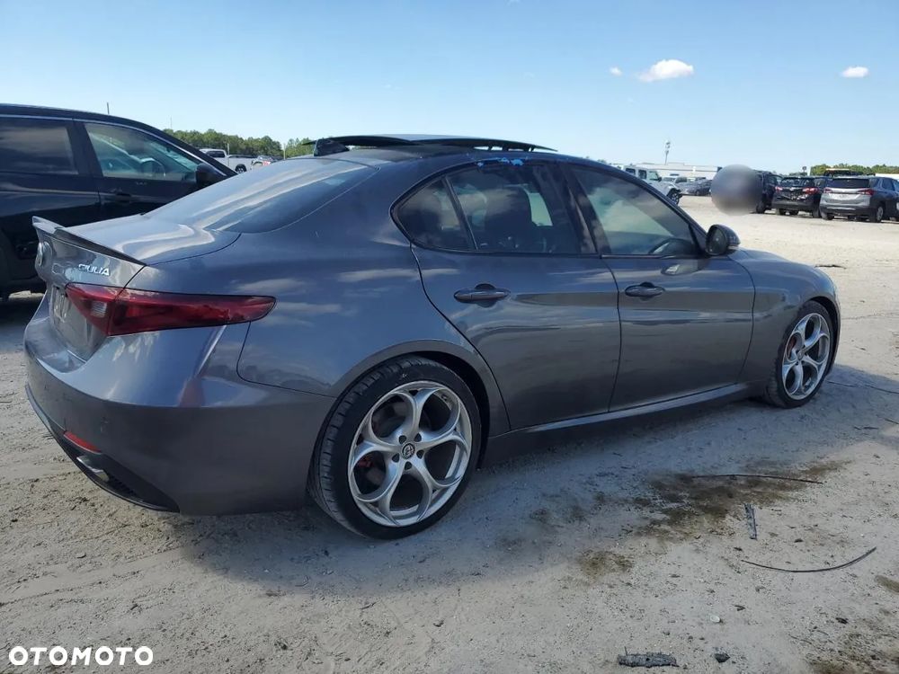 Alfa Romeo Giulia 2.0 Turbo 16V AT8 Veloce - 4