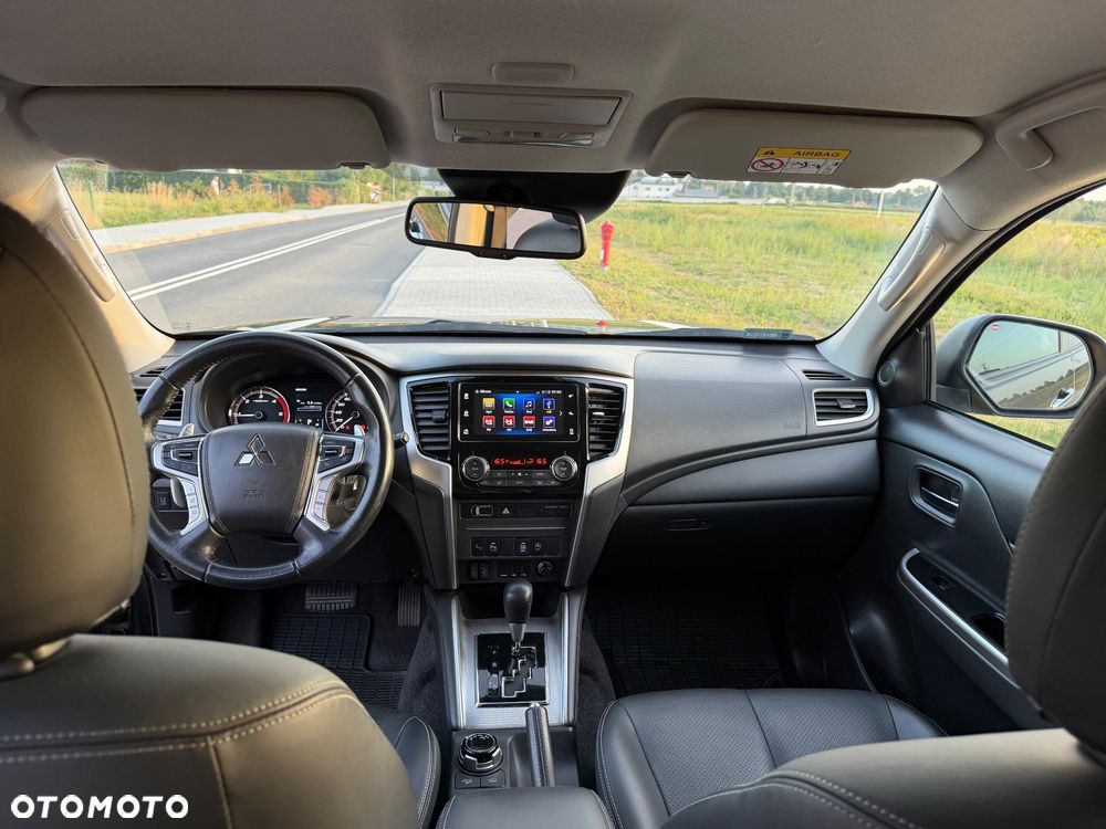 Mitsubishi L200 2.2 d DC Instyle Plus - 11