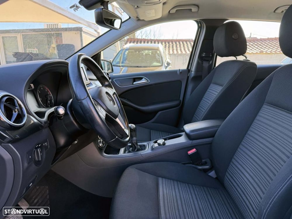 Mercedes-Benz B 180 d Style - 13