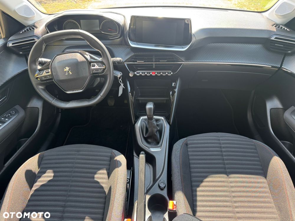 Peugeot 208 - 24