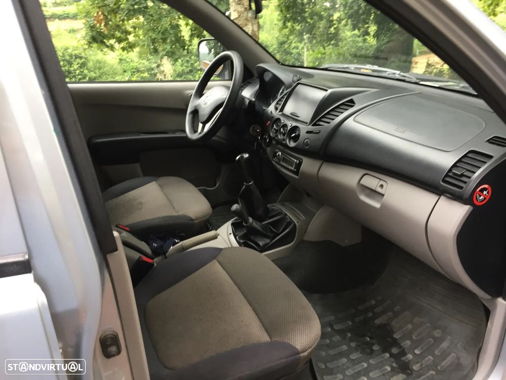 Mitsubishi L200 2.5 DI-D CD Invite+ AC/ABS 4WD - 2