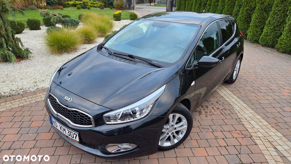 Kia Ceed 1.6 CRDi 128 Dream Team Edition - 12