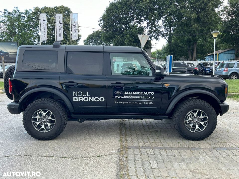 Ford Bronco - 16