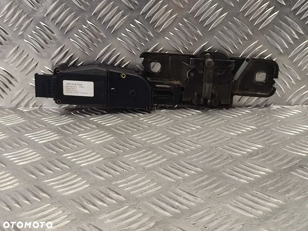 AUDI Q7 4L 05-15R ZAMEK KLAPY BAGAŻNIKA TYŁ DOCIĄG 4F9827383 E