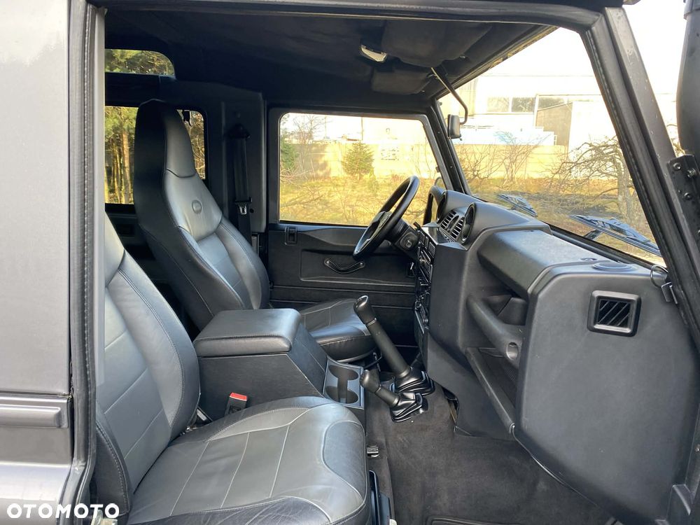 Land Rover Defender 2.2 TD4 E - 11