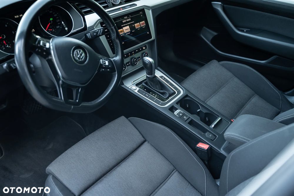 Volkswagen Passat 2.0 TDI SCR DSG Comfortline - 20