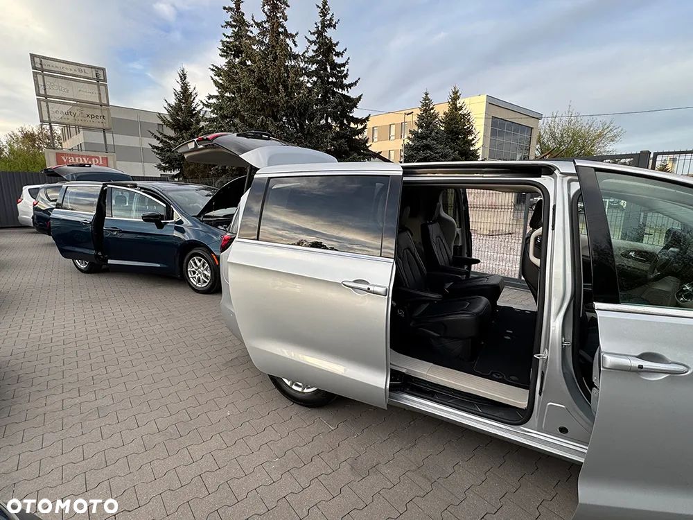 Chrysler Pacifica - 11