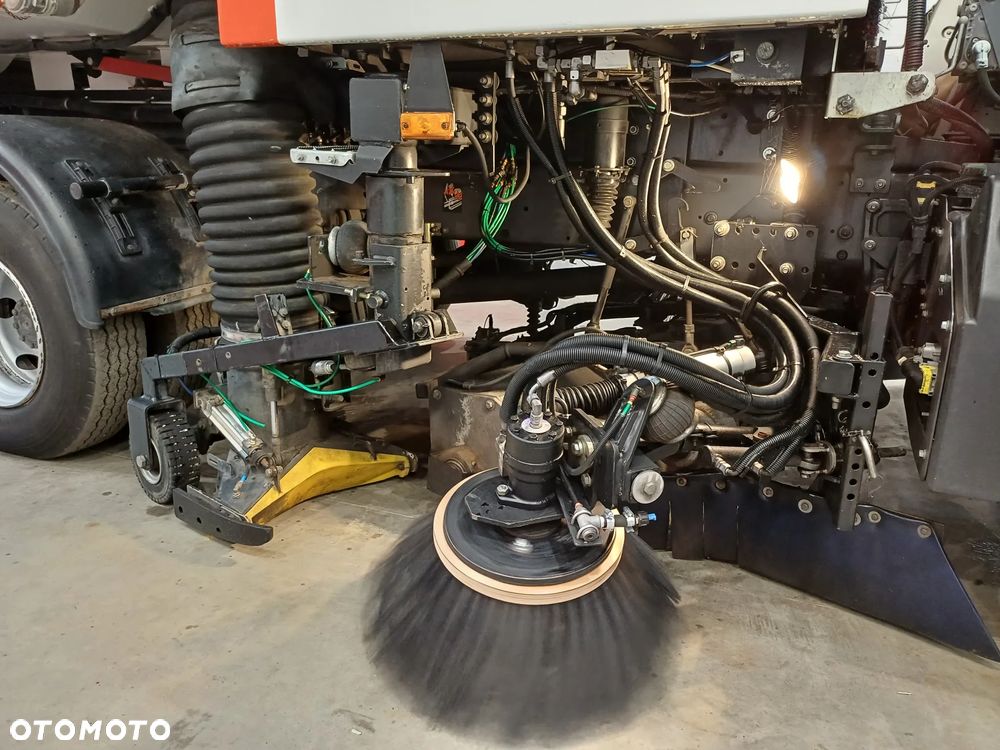 Renault D12 Zamiatarka Zoeller Faun Euro 6 PM10 Szczotki L/R Rok 2017 2 Silniki 2825 MTH - 4