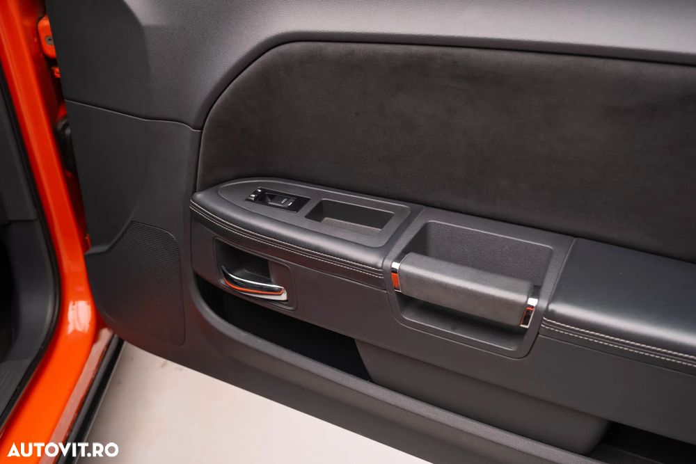 Dodge Challenger - 40