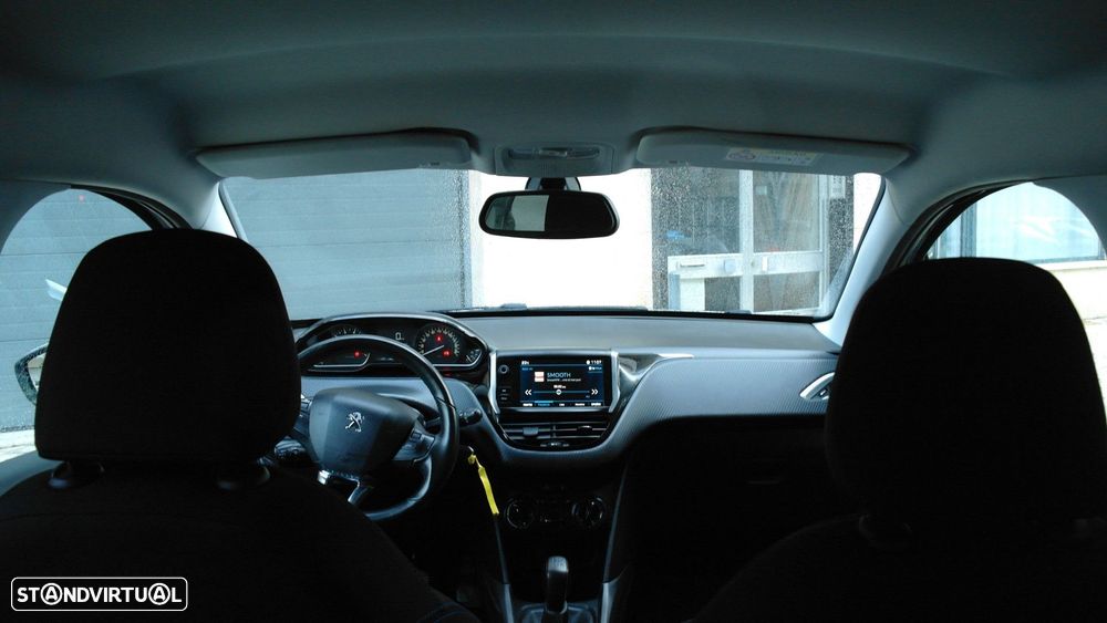 Peugeot 2008 1.2 PureTech Style - 12