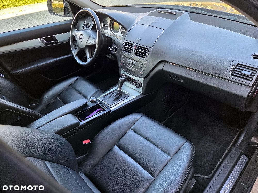 Mercedes-Benz Klasa C 220 CDI DPF Automatik Avantgarde - 33