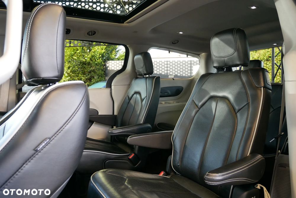 Chrysler Pacifica - 12