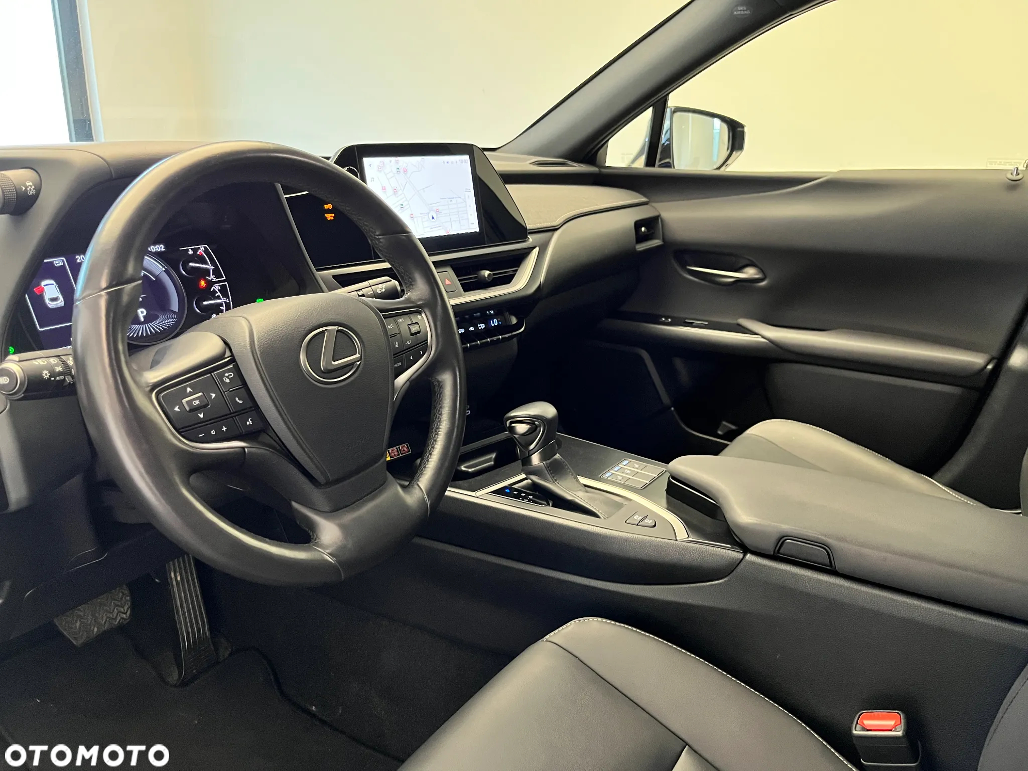 Lexus UX - 5