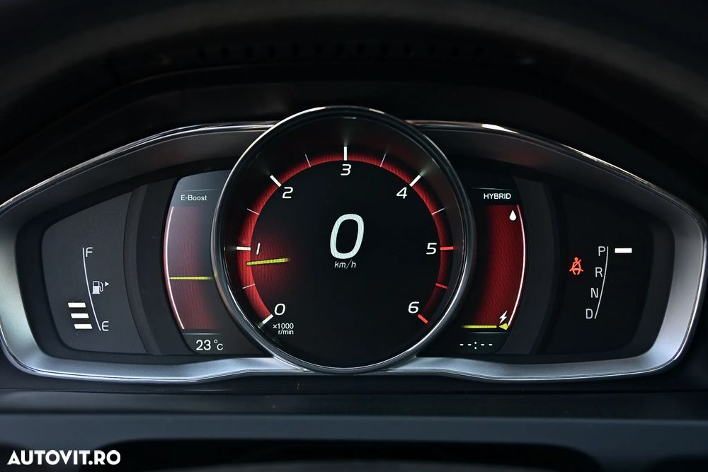 Volvo V60 D6 Plug-In-Hybrid AWD Geartronic Summum - 13
