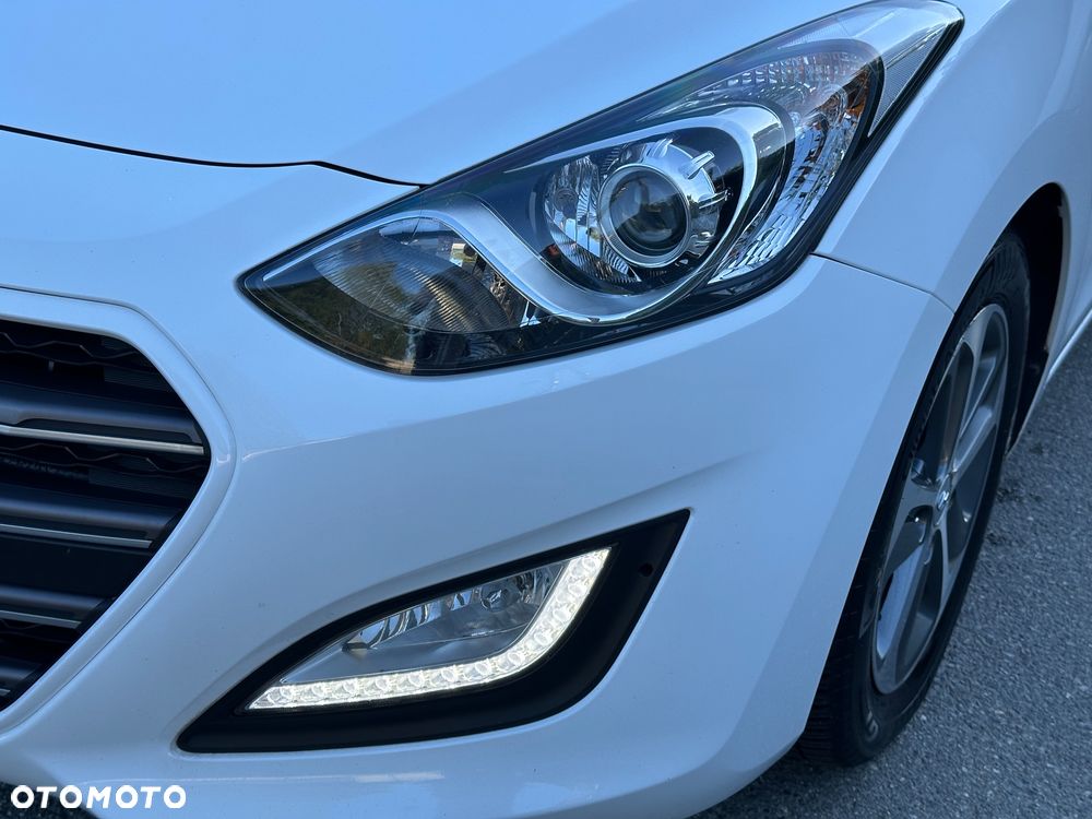 Hyundai i30 blue Kombi 1.6 GDi Passion - 16