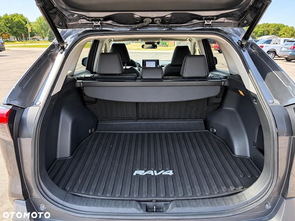 Toyota RAV4 2.5 XLE - 17