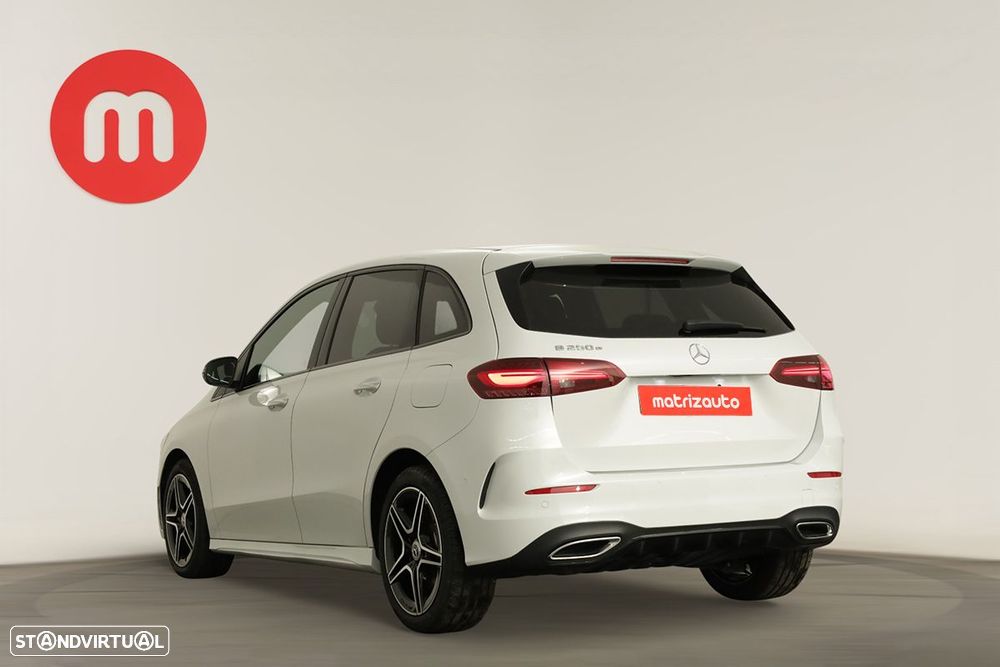 Mercedes-Benz B 250 e AMG Line — fotografia 3