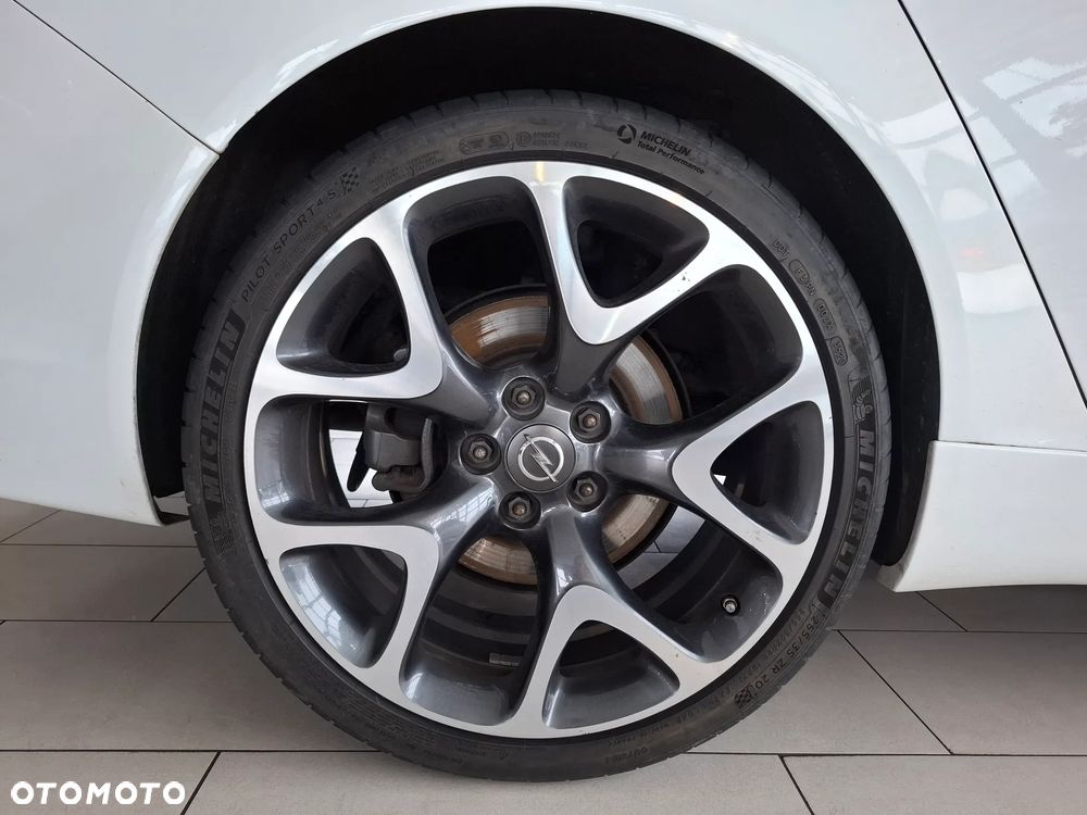 Opel Insignia 2.8 T V6 OPC - 12