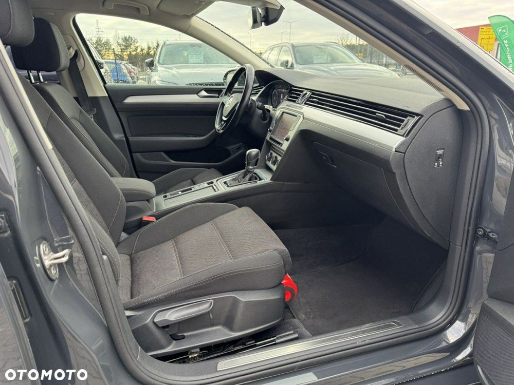 Volkswagen Passat 1.6 TDI SCR DSG Comfortline - 14