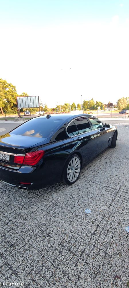 BMW Seria 7 750i - 13