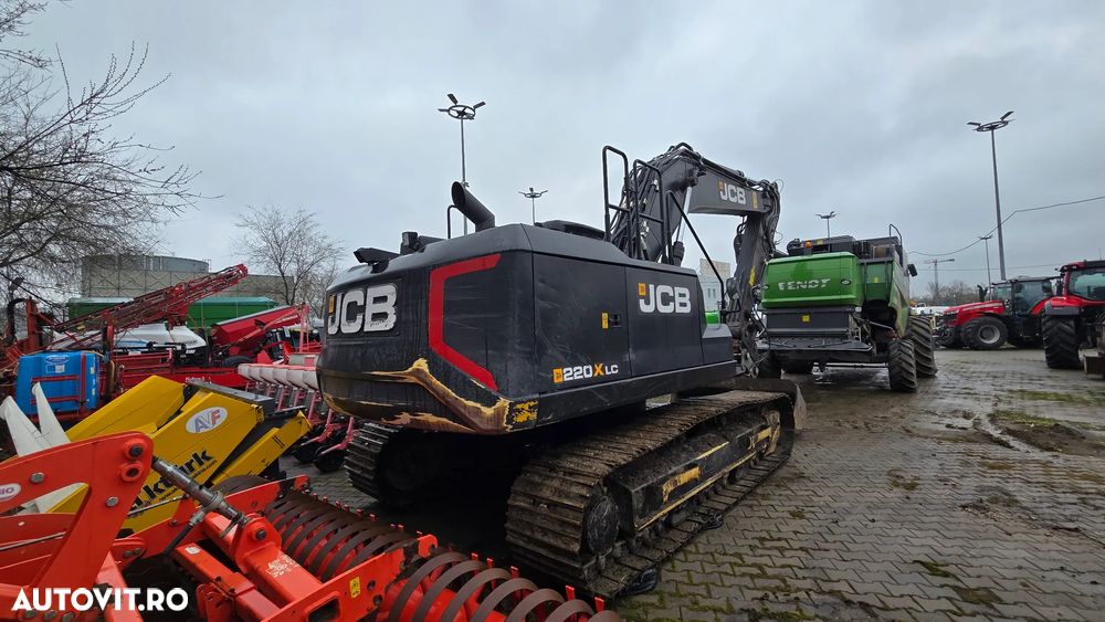 JCB 220 X LC Black - 4