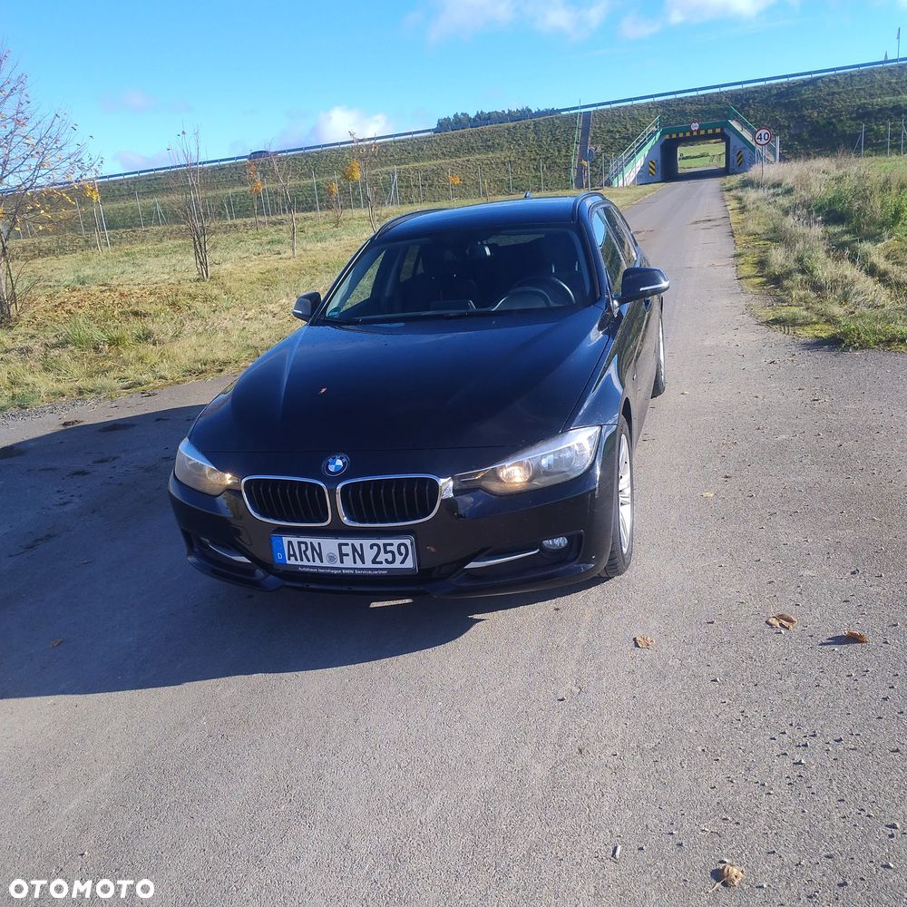 BMW Seria 3 318d DPF Touring Edition Sport - 10