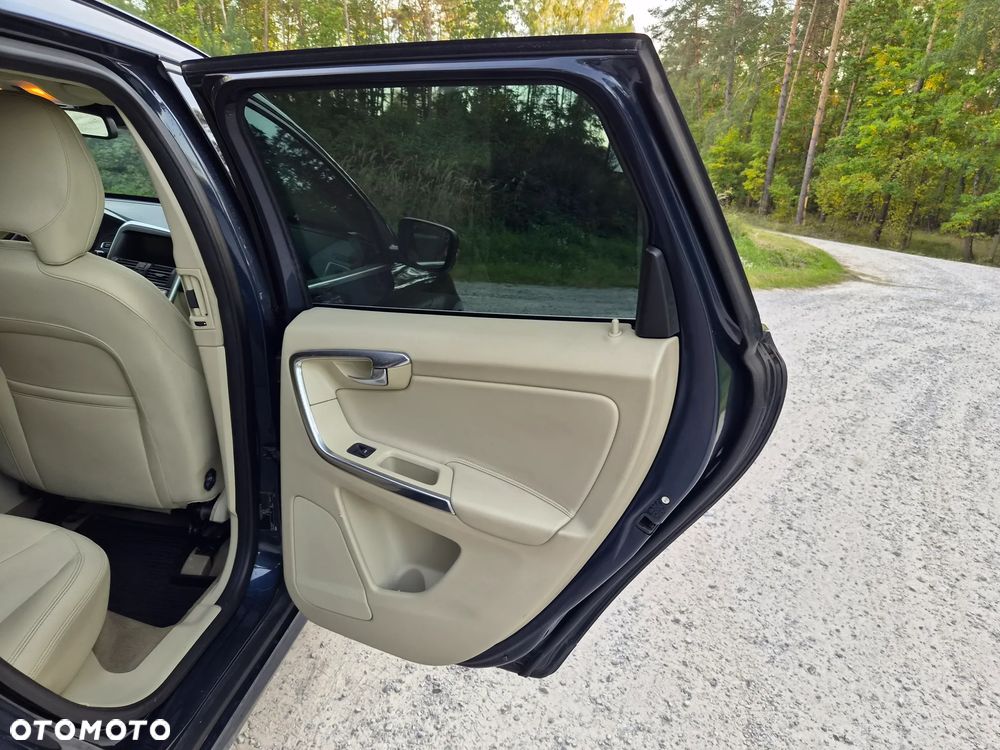 Volvo XC 60 2.4D AWD Momentum - 27
