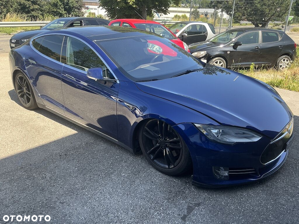 Tesla Model S 85 D - 5