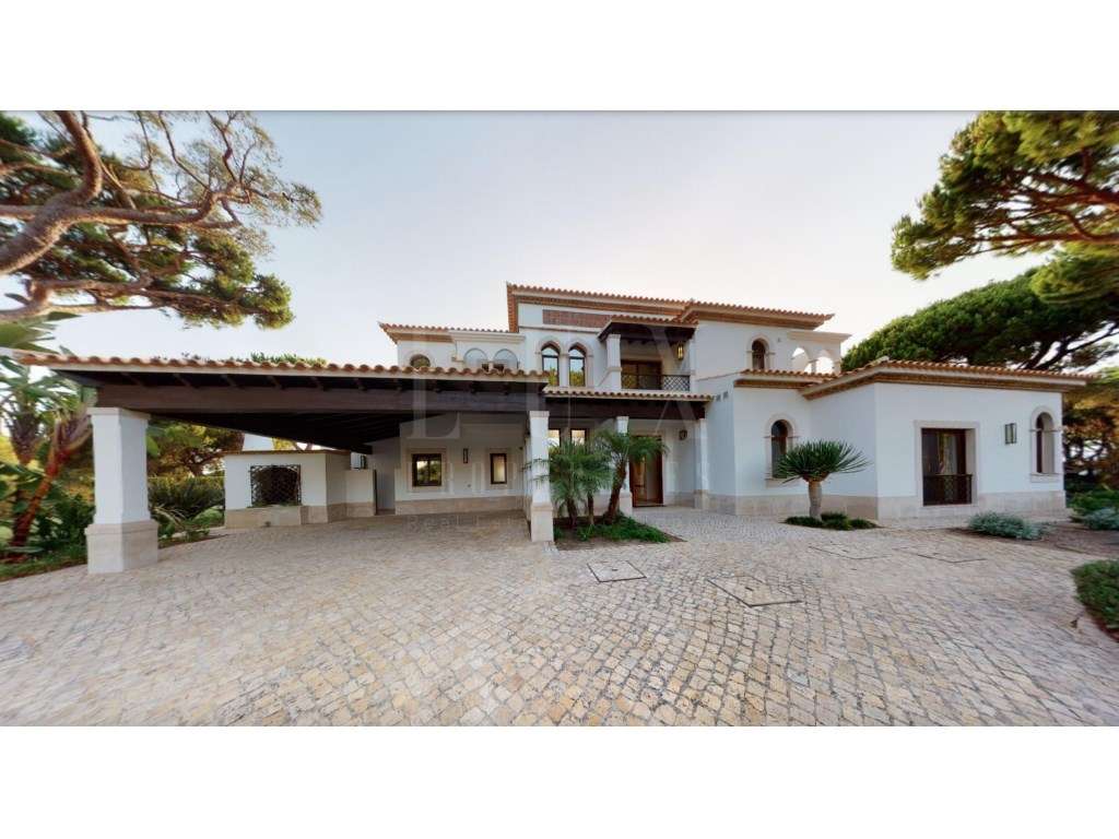 MORADIA DE LUXO T3+1 EM RESORT DE REFERÊNCIA NO ALGARVE - Grande imagem: 2/36