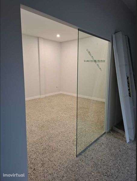 Arrenda-se espaços comerciais - Grande imagem: 2/4