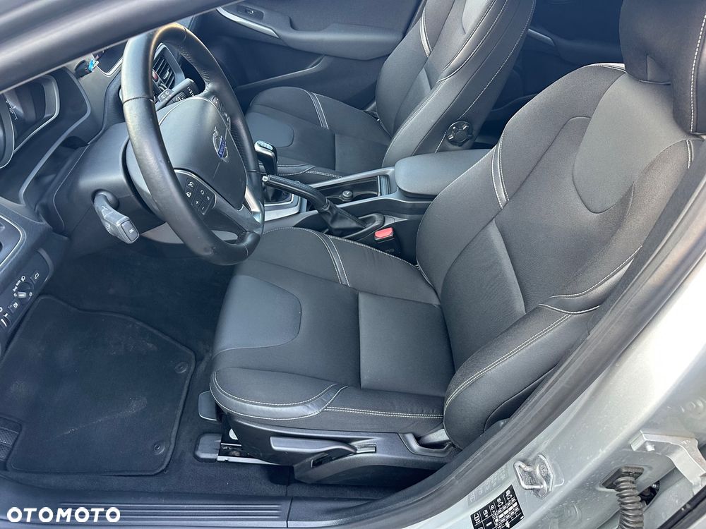 Volvo V40 - 16