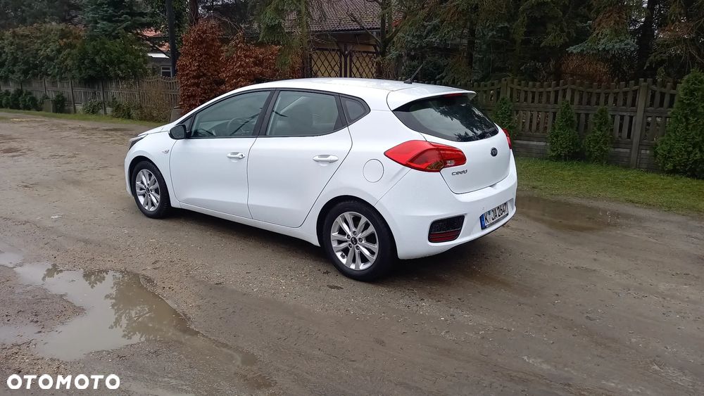 Kia Ceed 1.4 L - 6