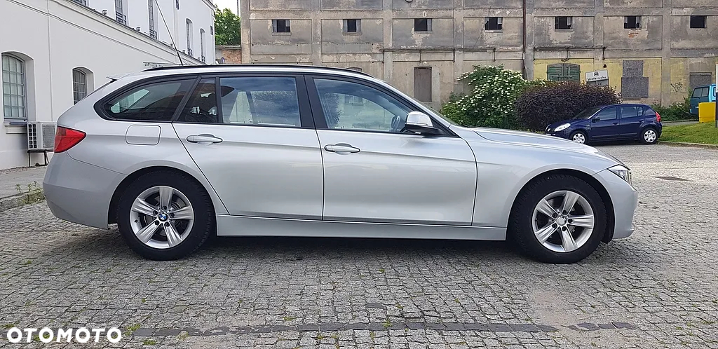 BMW Seria 3 318d DPF Touring Edition Sport - 4