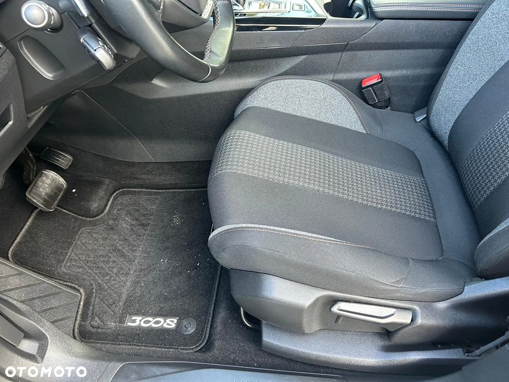 Peugeot 3008 1.2 PureTech GPF Active S&S EAT8 - 21