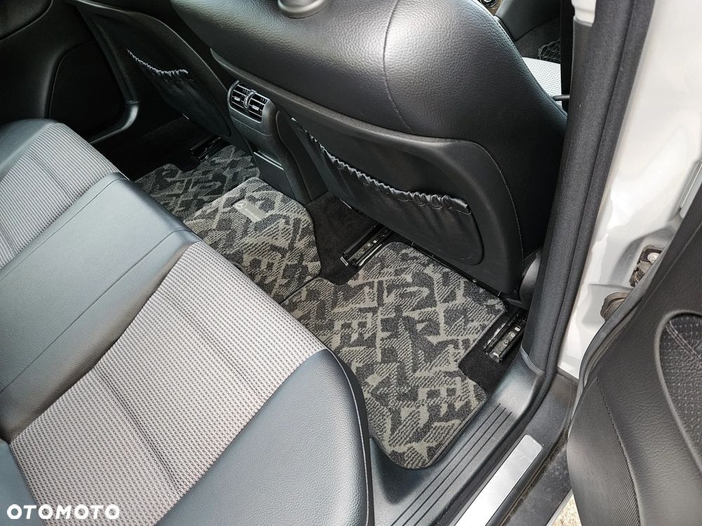 Mercedes-Benz Klasa C 230 7G-TRONIC Avantgarde - 31