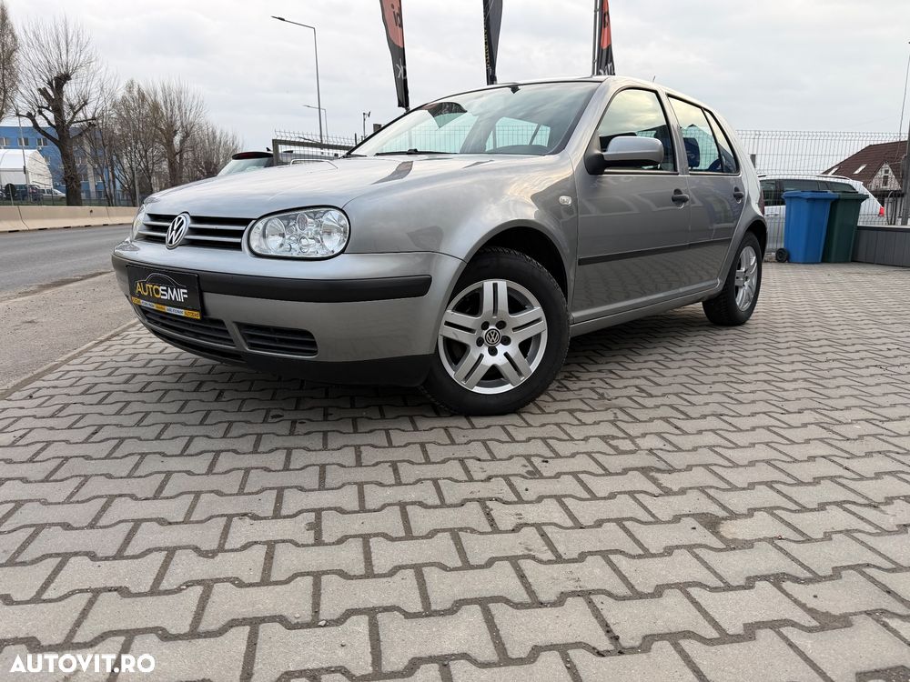 Volkswagen Golf - 1